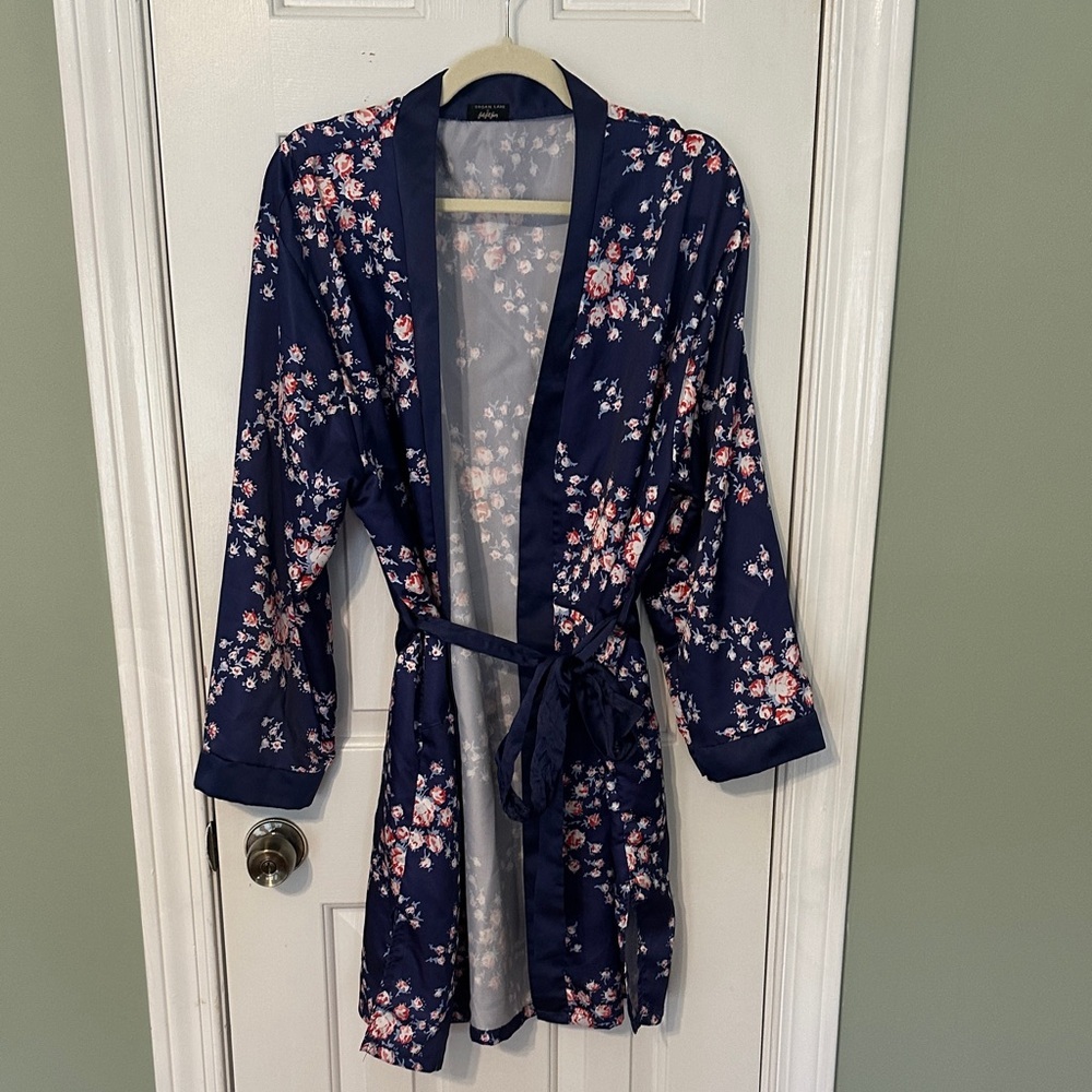 Morgan Lane FabFitFun Midnight Floral Robe - Picture 4 of 6